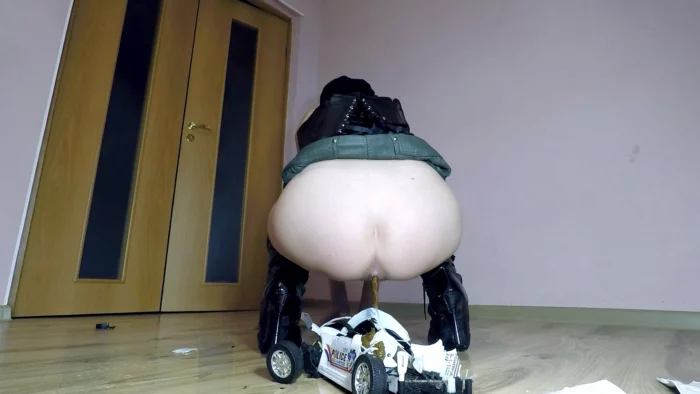 Police Toy Car Crush - MISTRESS JANET - MP4