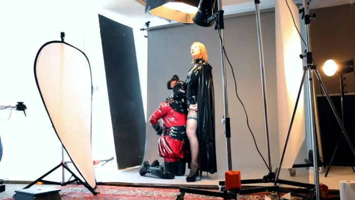 Vlog A Day In The Life Of A Dominatrix The Photo Shoot - DEESSEJULIA / MAÎTRESSE JULIA - MP4