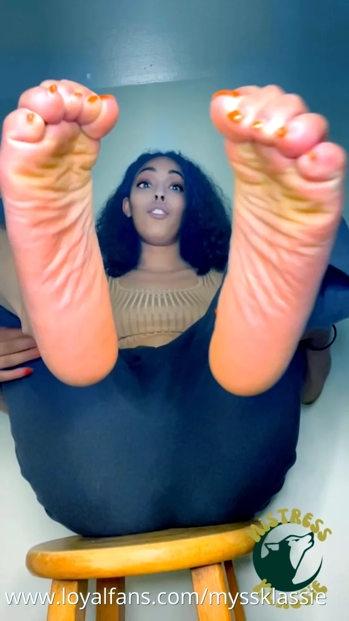 Giantess Feet - MYSS KLASSIE / MADAME KLASSIE / KEEP IT KLASSIE / KLASSIE KINGDOM - MP4