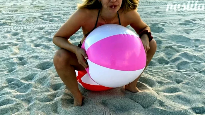 Spitting Beachballs At The Beach - NASTILA STUDIO - MP4