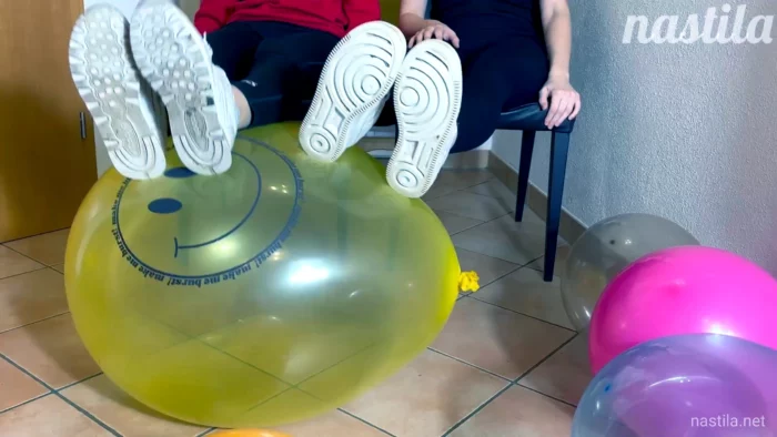 2 Girls Wet Stinky Feet Vs. Balloons - NASTILA STUDIO - MP4