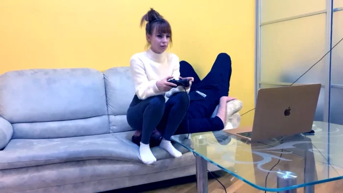 Gamer Kira In Leggings Uses Her Chair Slave While Playing - PETITE PRINCESSES FEMDOM / PPFEMDOM / LIFESTYLE FEMDOM - MP4