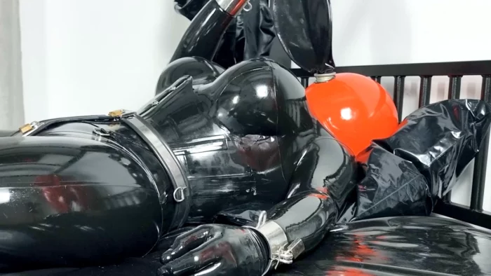 Isolation Hood - RUBBERDOLL EMMA LEE - MP4