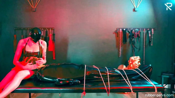 Malesub In Bodybag Receives Gasmask Treatment - RUBBER PERVS - MP4