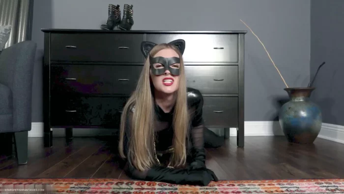 Catwoman's Secret Weakness - STARS FETISH FANTASIES / STARBONDMEDIA - MP4