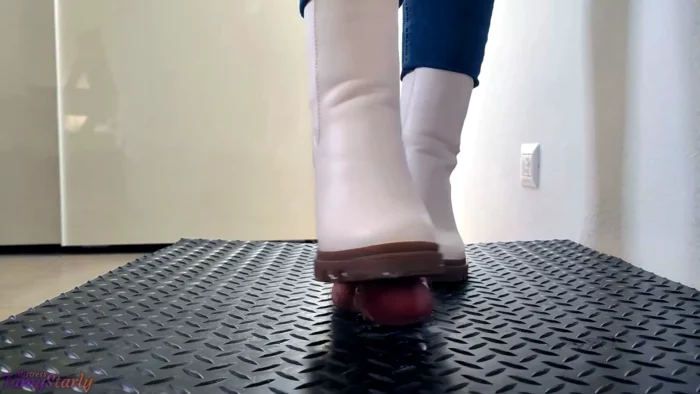 Work Colleague Bootjob During Break Time - White Anlke Boots - TAMYSTARLY CBT AND BOOTJOBS - MP4