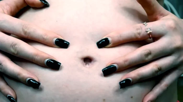 Pregnant Belly Button Closeup - TONNIA TAYLOR - MP4