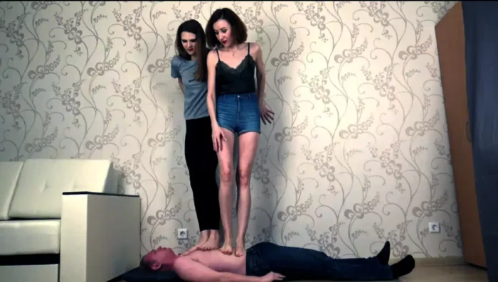 Trampled by Two 6ft Tall Girls - UNDERSWEETWEIGHT - MP4