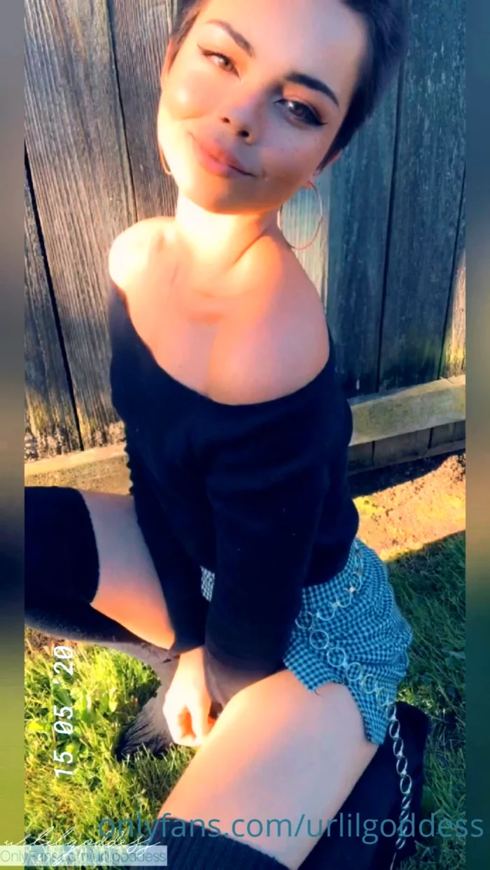 𝘢𝘭𝘭 𝘥𝘳𝘦𝘴𝘴𝘦𝘥 𝘶𝘱 - URLILGODDESS / GODDESS LEIA - MP4