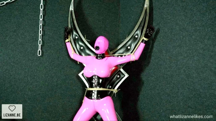 Pink Doll And Metal Cross - WHATLIZANNELIKES / LIZANNE_L - MP4