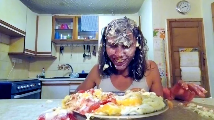 Messy Cake Face - WAMGIRLX - MP4