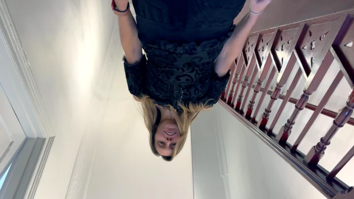 No Panties Housewife Giantess House Tour - WAMGIRLX - MP4