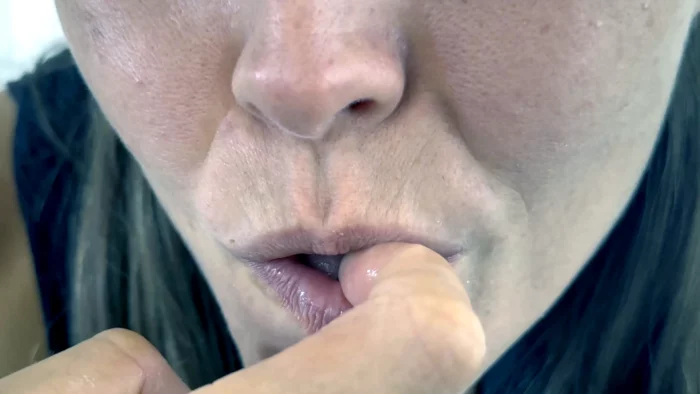 I Love A Good Mouthful. Mouth Eating Fetish 2 - WAMGIRLX - MP4