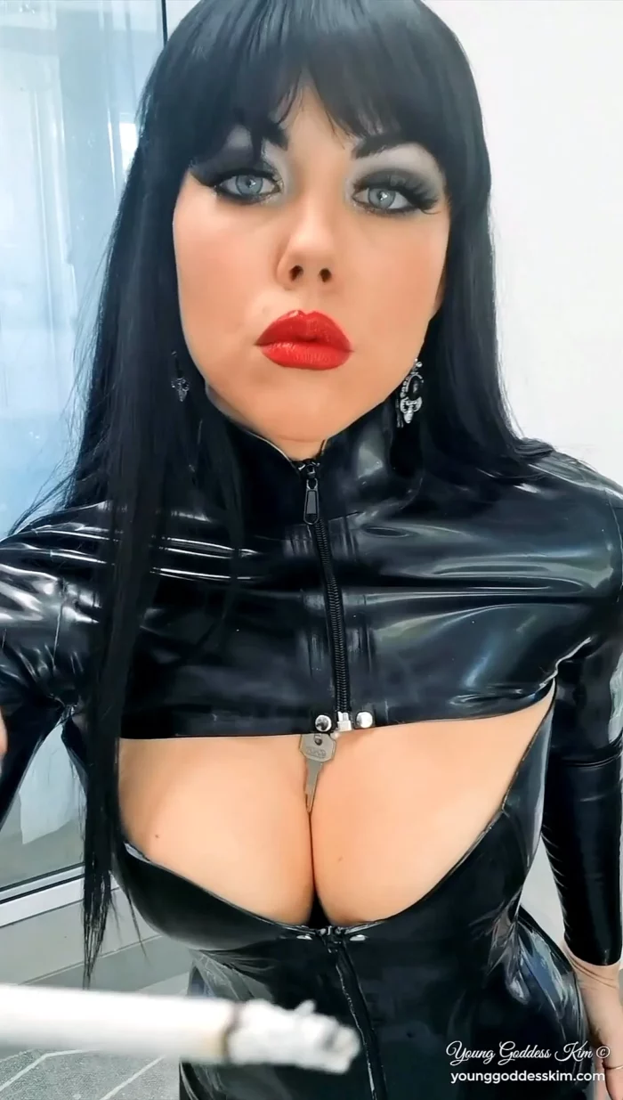 Smoking In Latex - YOUNG GODDESS KIM / GODDESS KIMS FANTASIES - MP4