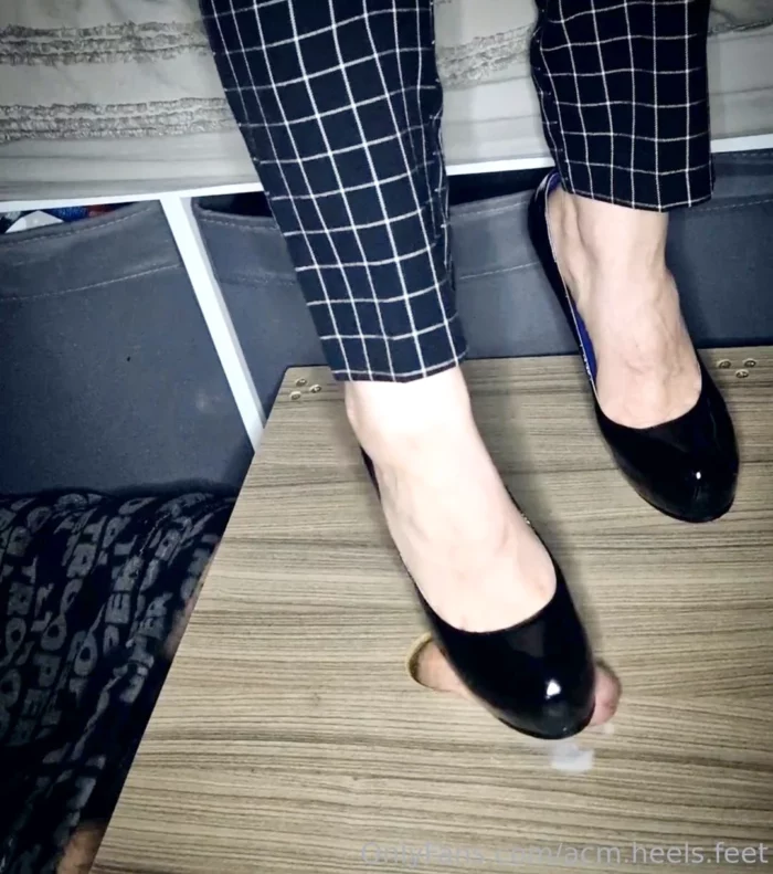 Shoejob And Quick Handjob For That Little Dick - ACM FEET & HEELS - MP4