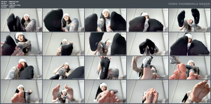 Xmas 2022 POV Foot Worship - MISTRESS MERCY RAGE / BLAZED BRAT - MP4