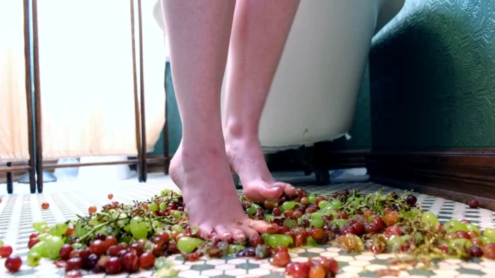 Smashing Grapes - BEATRIX - MP4