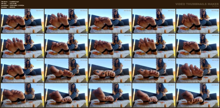 A Little Stirrups Tease And Toe Wiggles - COOKIES / GODDESS COOKIES - MP4