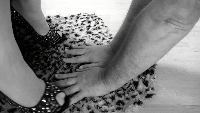 My Fet On His Hands - DEUTSCHE DOMINANZ - MP4