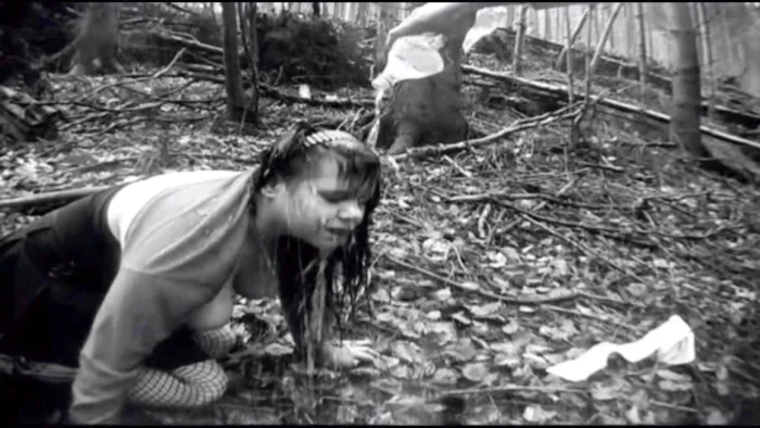 Pee In The Forrest - DEUTSCHE DOMINANZ - MP4