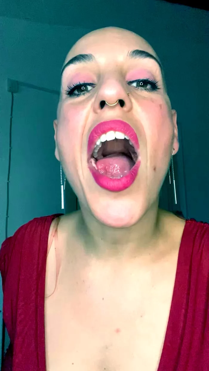 Chewing A Gum As If It Was You - EMPREXKALA / KALA SMITH - MP4
