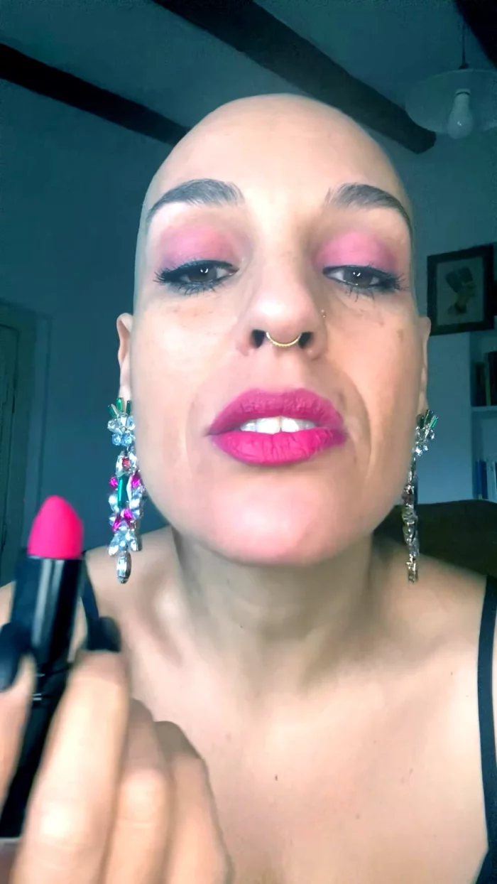Putting Pink Lipstick On - EMPREXKALA / KALA SMITH - MP4