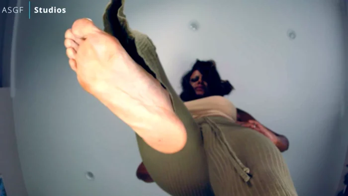 Sexy Latina Milf's Giant POV - GIANTESS FETISH VIDS - MP4