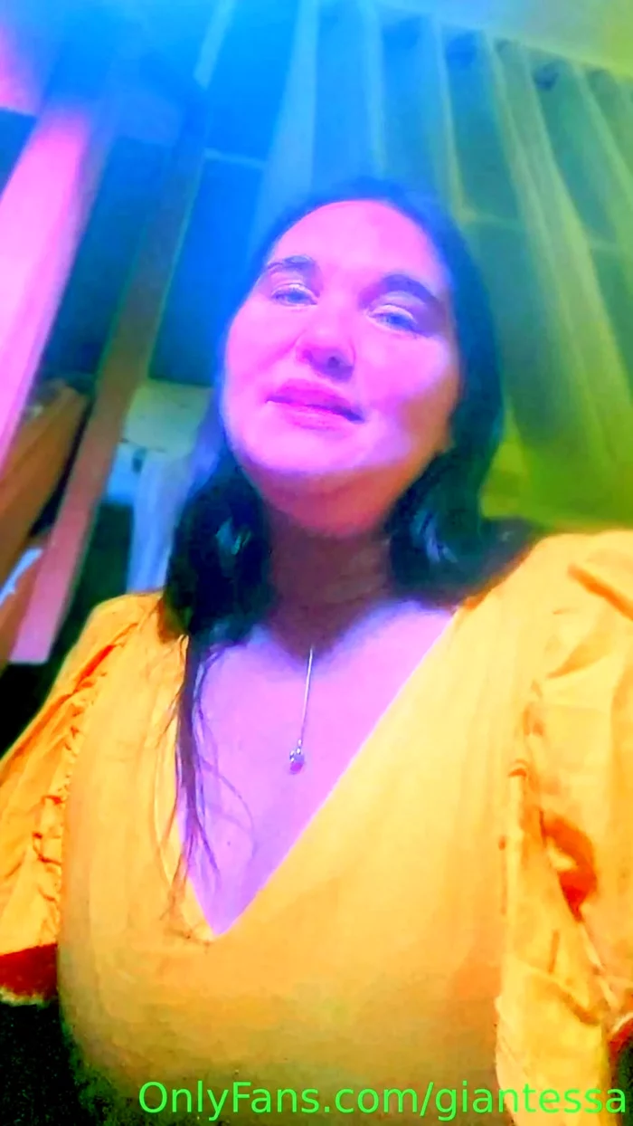 Your (6'9' 360 Lbs) Girlfriend Puts On A Tiny Dress She Borrowed From Her Friend - GIANTESSA ALY G - MP4
