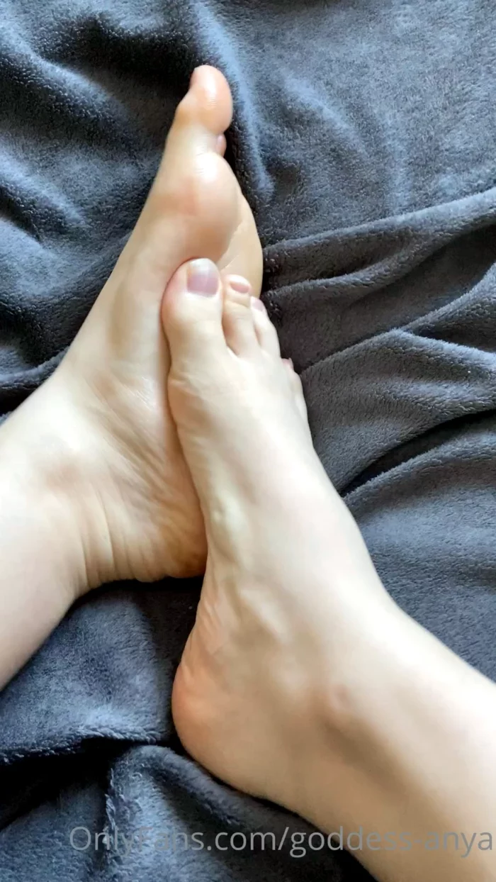 A Bit Of Lotion - GODDESS ANYA - MP4