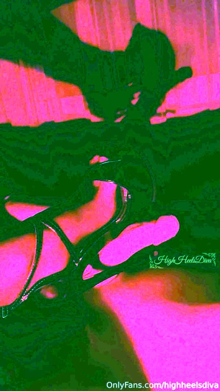 Caged - GODDESS MAISHA / HIGHHEELSDIVAX - MP4