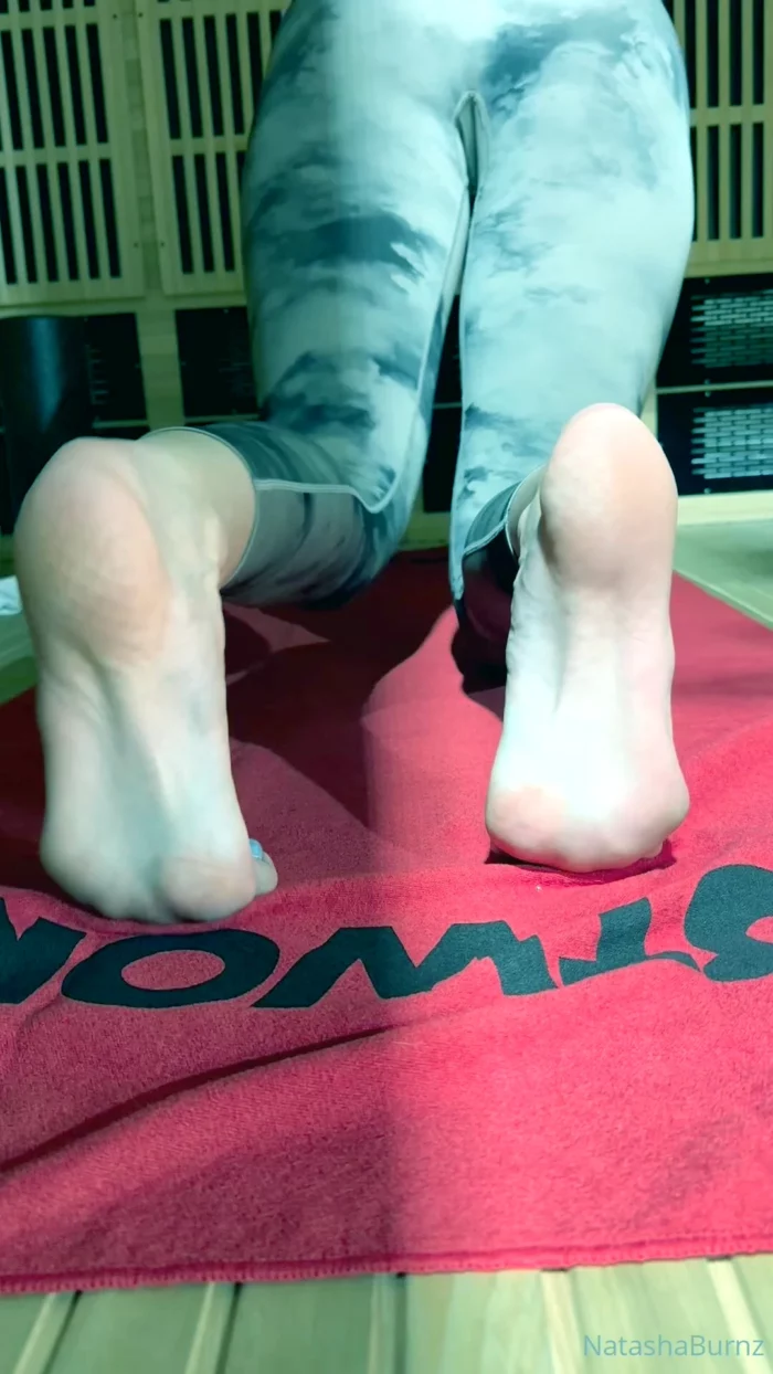 5 Minutes Inside The Hot Yoga Room With Me - GODDESS TALL TASHA - MP4