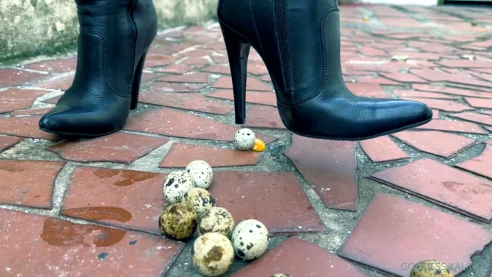 It's Lunch Time So The Best Place Is The Soles Of My Boots - GODDESS KALINDA - MP4