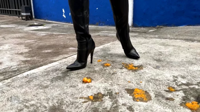 Kneel Down And Enjoy The Sound Of Food Popping - GODDESS KALINDA - MP4