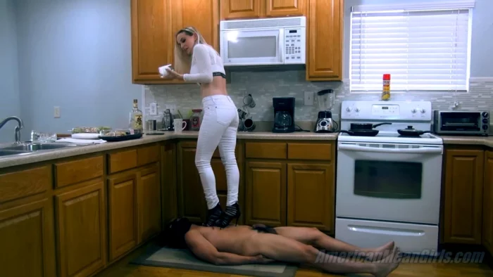 When A Goddess Has To Do Dishes - GODDESS PLATINUM - MP4