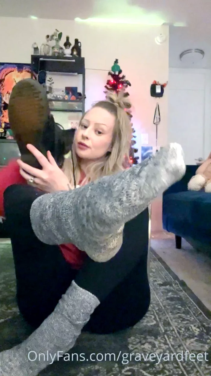 I Just Got Home From Working My Christmas Eve Shift And My Socks Are Soaked! - GRAVEYARDFEET / THEGODDESSGRAVES - MP4