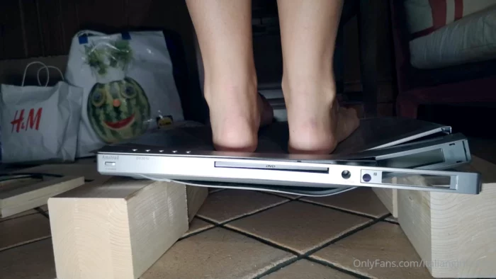 How Much This Bridge Can Resist Under My 78kg - ITALIAN GIRLFRIEND / AMATORIAL CRUSH CUPS - MP4