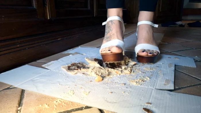 Walkover Mixed Food In Platform Clogs - ITALIAN GIRLFRIEND / AMATORIAL CRUSH CUPS - MP4