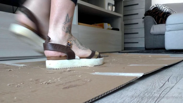 Wafers Inshoe And Wafers Outside The Shoes - ITALIAN GIRLFRIEND / AMATORIAL CRUSH CUPS - MP4