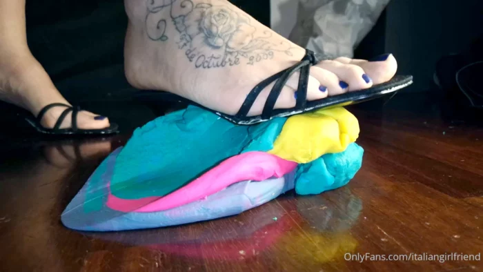 Play Dough Is So Squishy - ITALIAN GIRLFRIEND / AMATORIAL CRUSH CUPS - MP4