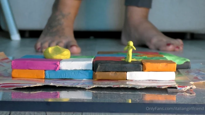 Barefoot Over Some Wax Base Play Clay - ITALIAN GIRLFRIEND / AMATORIAL CRUSH CUPS - MP4