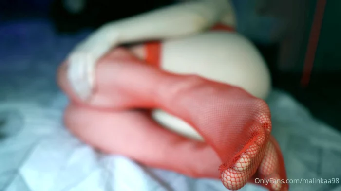 ASMR Red Bra, Red Fishnet Stockings, Red Toe Nails Scratch - MALINKAA98 / JUICYBABY - MP4