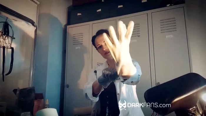 Wax Mummification And Electrotherapy - MAITRESSE BLANCHE / MILADY BLANCHE / GYNARCHIC NURSE CLINIC - MP4