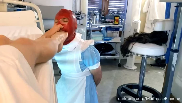 Feet Fetish By The Slave.Ts - MAITRESSE BLANCHE / MILADY BLANCHE / GYNARCHIC NURSE CLINIC - MP4