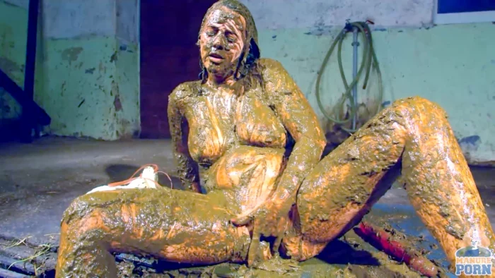 Betty Loves Dung 2 - MANUREPORN / MANUREFETISH - MP4