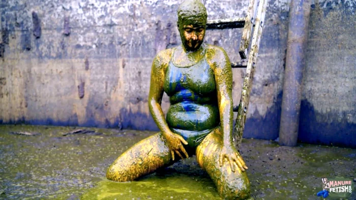 Diving In The Manure Pit - MANUREPORN / MANUREFETISH - MP4