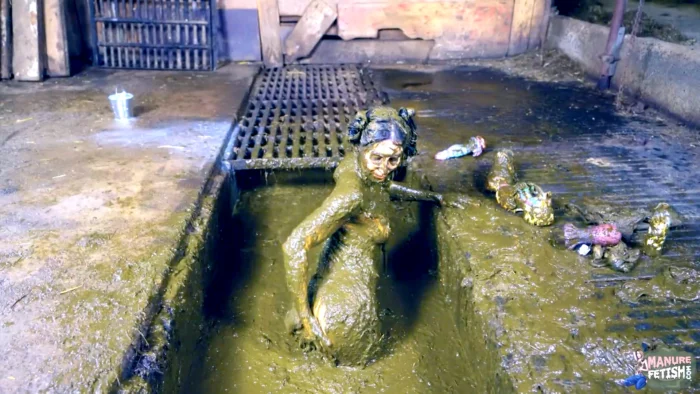 Kaitlyn Katsaro's Aliens In The Manure Canal - MANUREPORN / MANUREFETISH - MP4