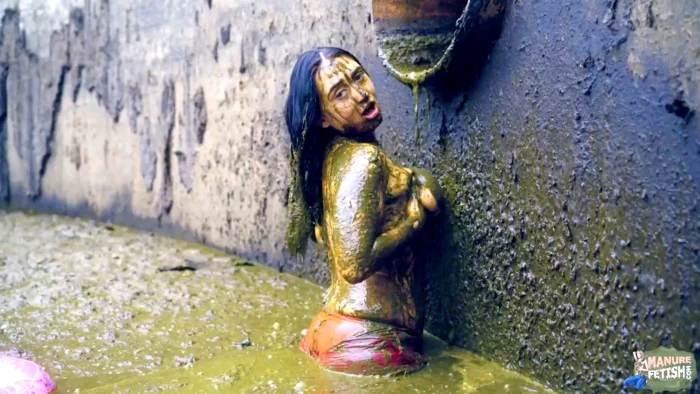 Rada Brewer Sexy In The Manure Basin - MANUREPORN / MANUREFETISH - MP4