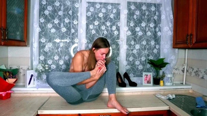 Dirty Sneakers And Foot Fetish - MARGOALISA / MARGO AND ALICE - MP4