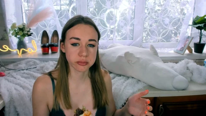 Margo Dirty Sloppy Nasty Eating Burger - MARGOALISA / MARGO AND ALICE - MP4
