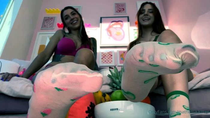 Giantesses Spot You And Make You Submit - MATHEMAKITTEN - MP4